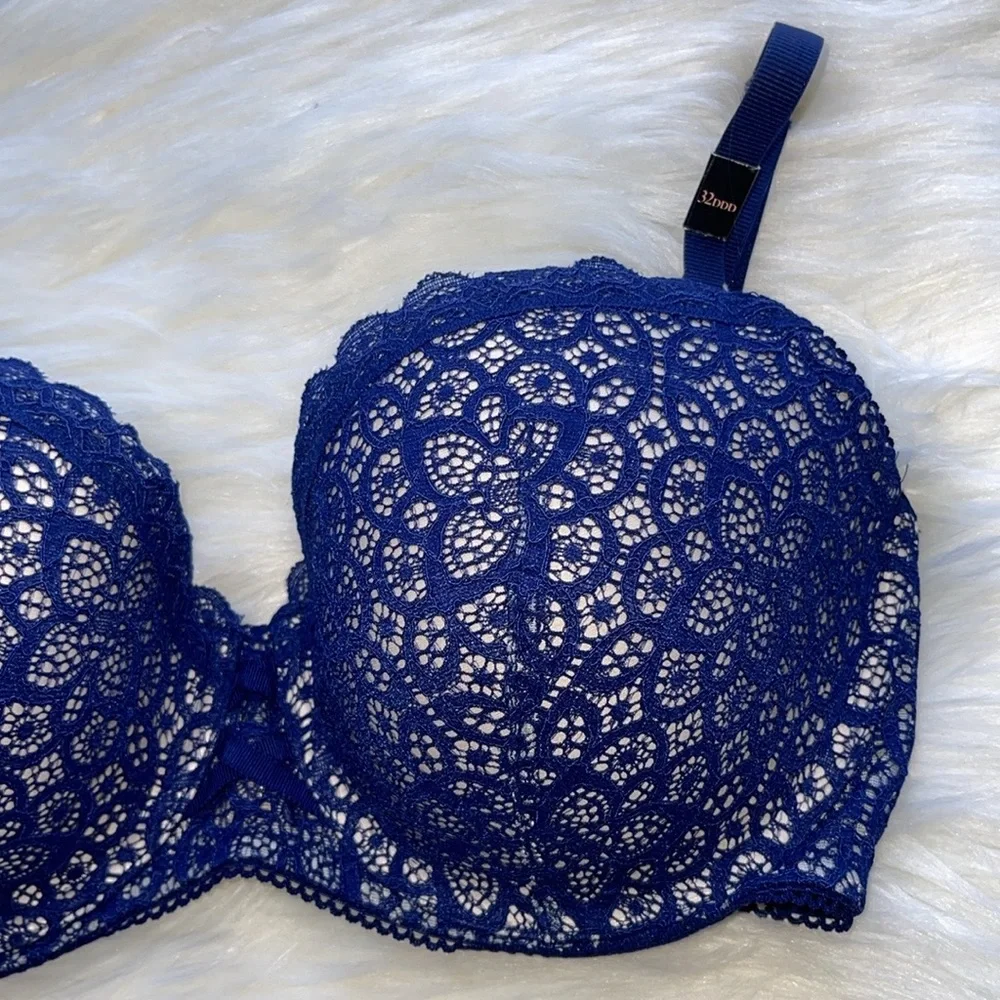 Victoria’s Secret Dream Angel Lined Demi Bra.size 32DDD. NWT Regular price 59.5$
